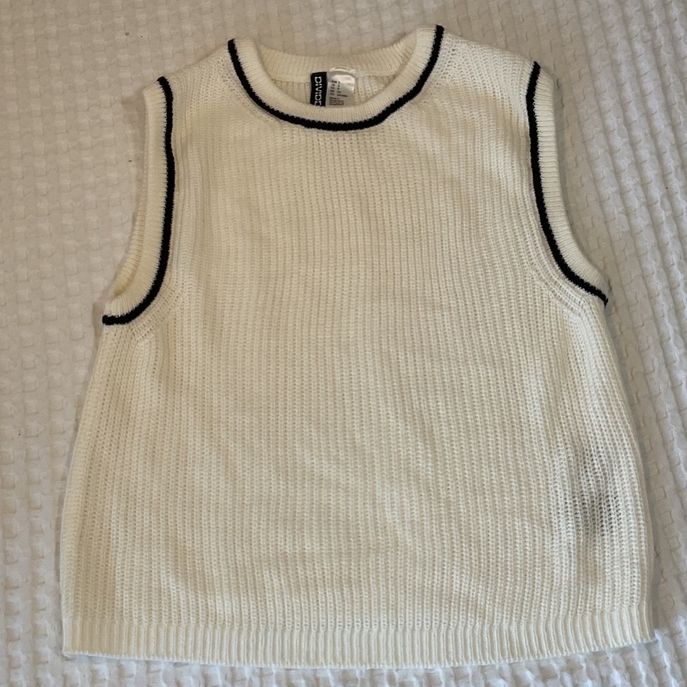 Sleeveless Fall Sweater in Cream and Black 🍁